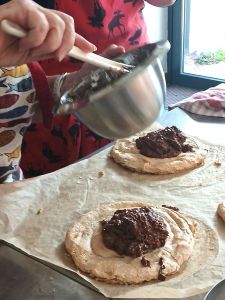 3-mousse-choc-sur-daquoise