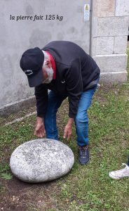 la-lorette-Rachid-avec-la-pierre-de-125kg-